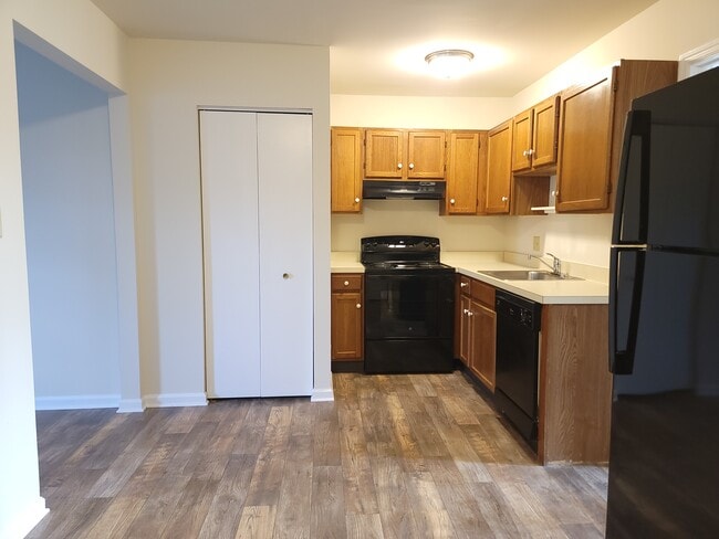 Building Photo - 665 Brunnerville Rd