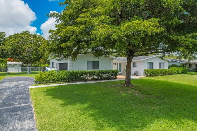 Building Photo - 17460 SW 85th Ave