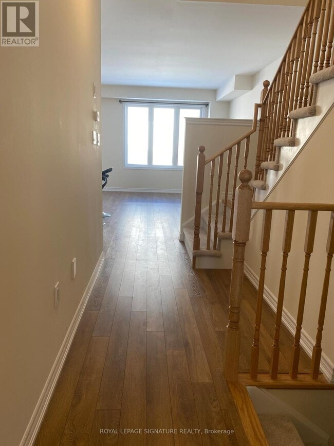 Building Photo - 110 Molozzi St