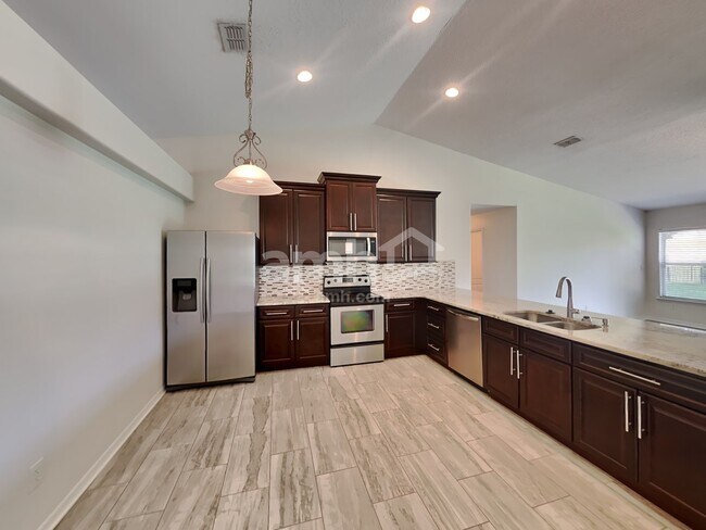 Building Photo - 14138 Devan Lee Dr W
