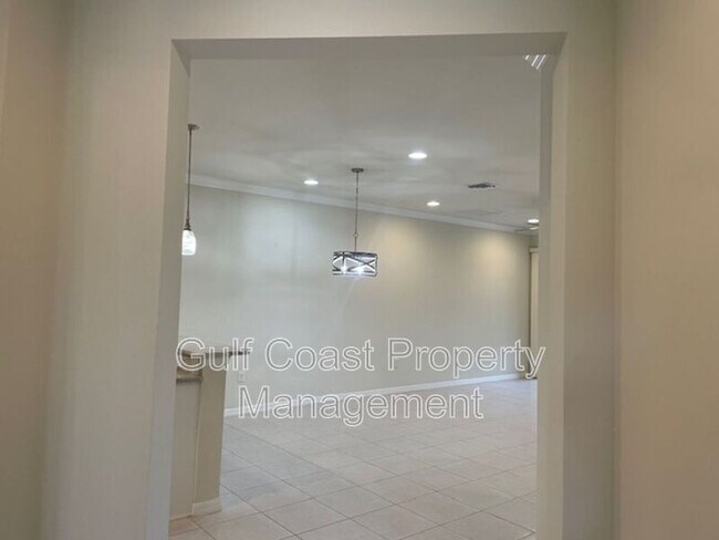 Building Photo - 13565 Piero St