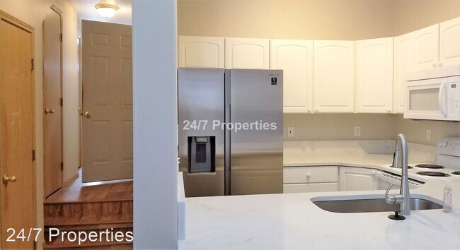 Foto del edificio - 3 br, 2.5 bath House - 13949 Beavercreek R...