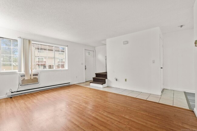 Building Photo - 123 Sumac St