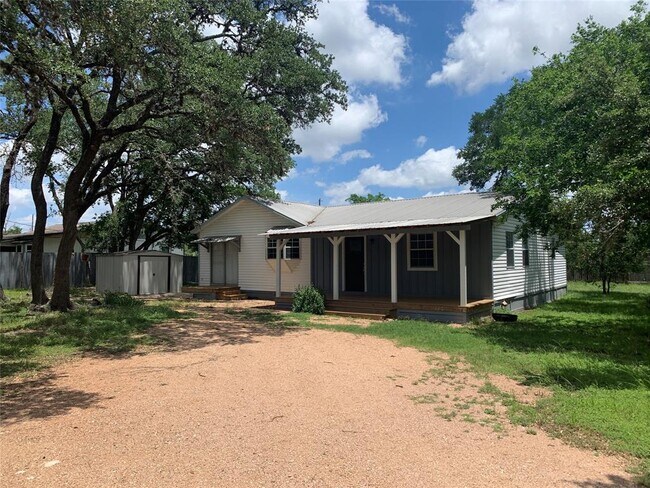 Building Photo - 808 Creek Rd