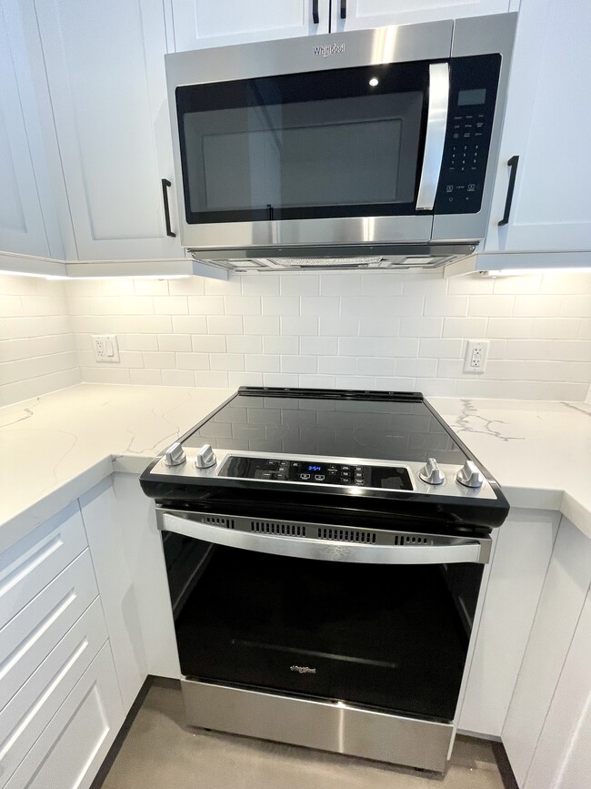 Building Photo - 20 Gatineau Dr