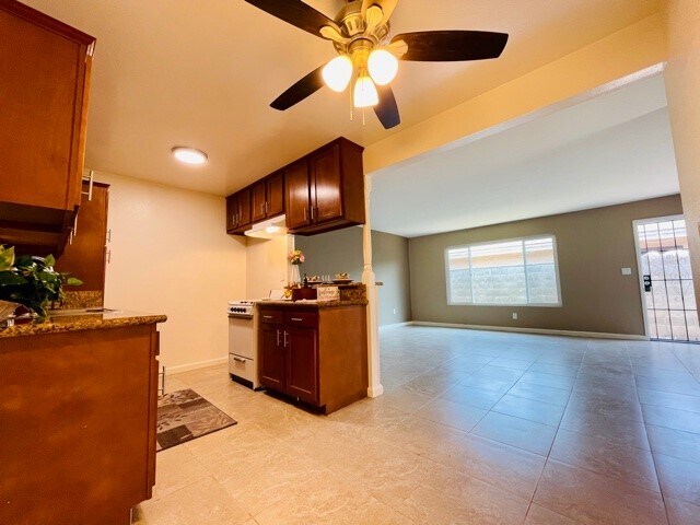 Foto del edificio - 17381 Jacquelyn Ln
