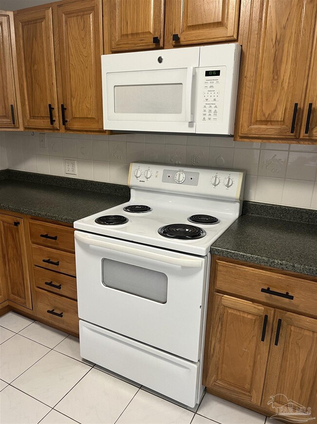Building Photo - 5630 Wickford Ln