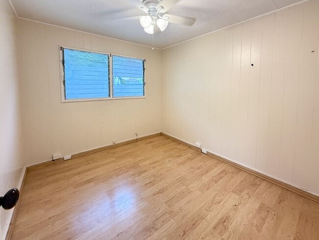 Building Photo - Charming 3-Bedroom Home with Massive Yard in Urban Honolulu!
