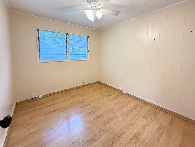Foto del edificio - Charming 3-Bedroom Home with Massive Yard in Urban Honolulu!