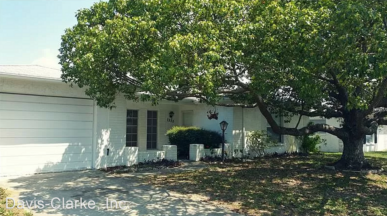 2 br, 2 bath House 7535 Hawthorn Drive House Rental in Port Richey