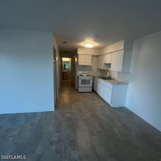 Building Photo - 3708 Estelle Ave