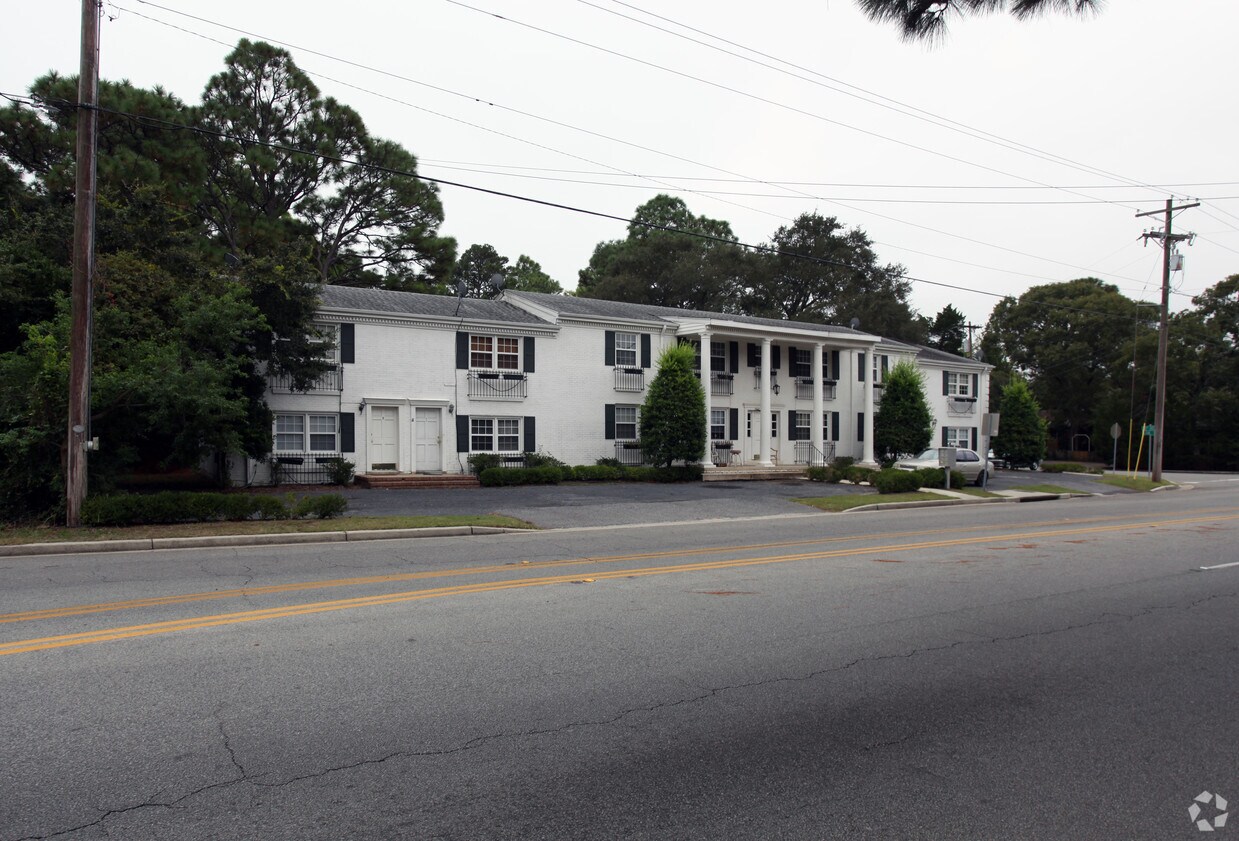 Alternate View - 3500 N Oak St