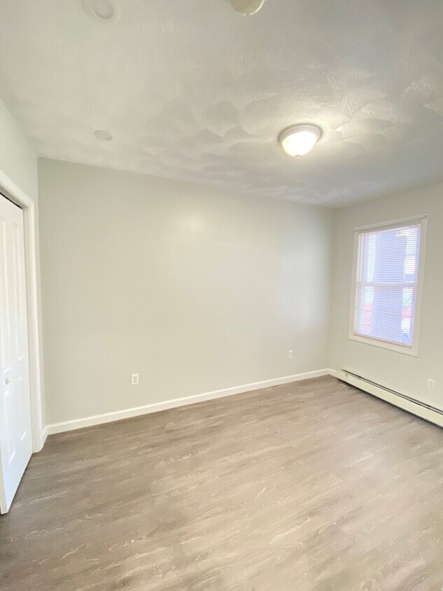 Building Photo - 329 Paris St