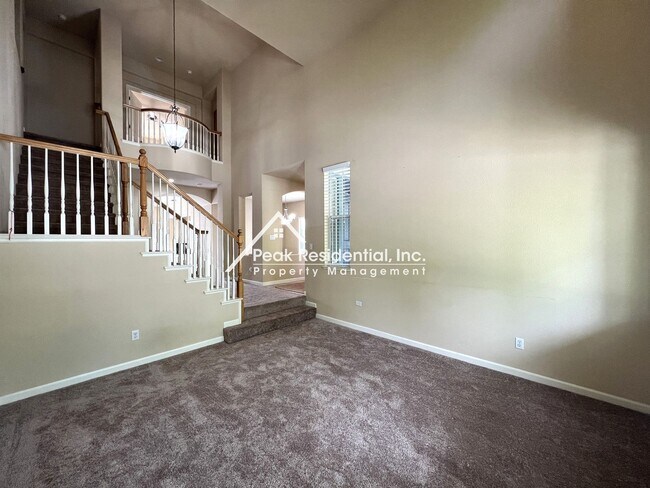 Foto del edificio - Spacious North Natomas 5bd/2.5ba House wit...