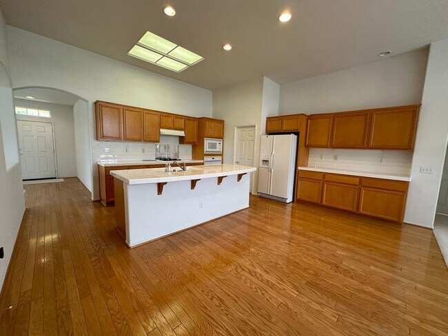 Foto del edificio - South Ontario Stunner !! 3+2 in great neig...