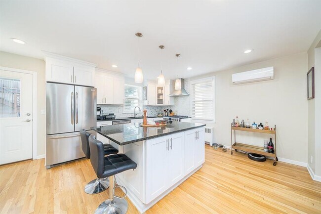 Foto del edificio - 118 W 46th St