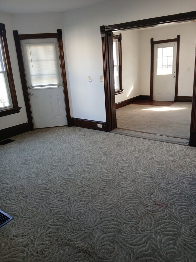 family room - 441 W 4th St