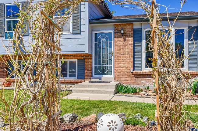 Building Photo - 10883 Fairfax Way