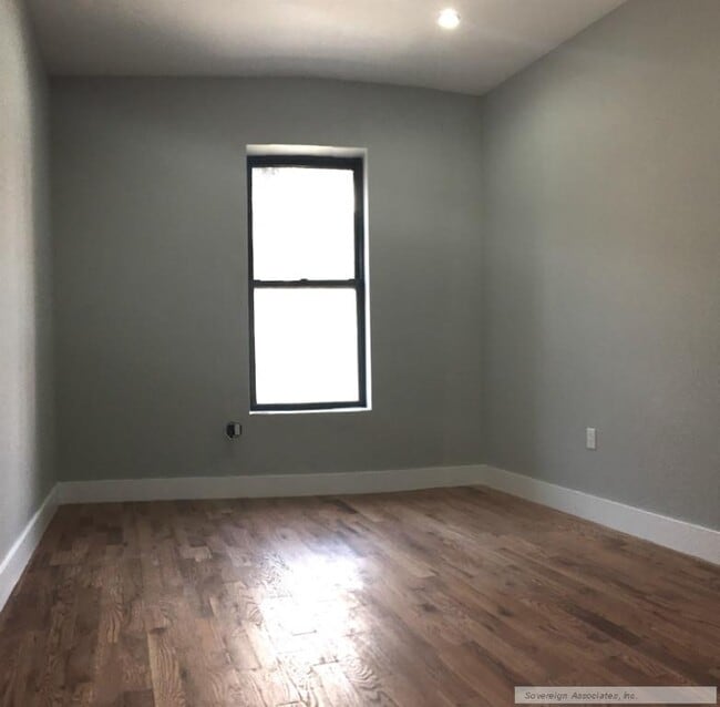 Foto del edificio - 4230 Broadway