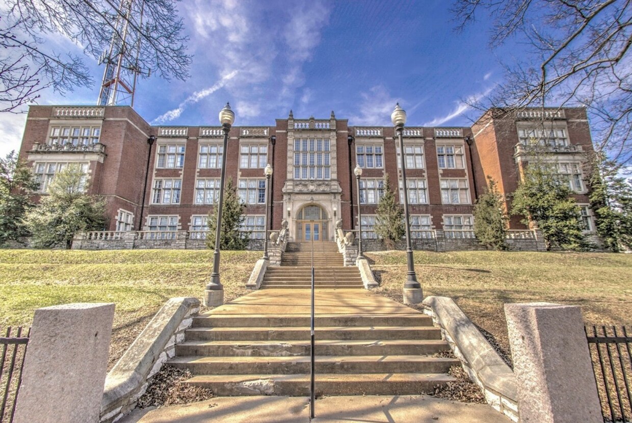 Foto principal - Stunning 2-bed, 1 bath apartment near Card...