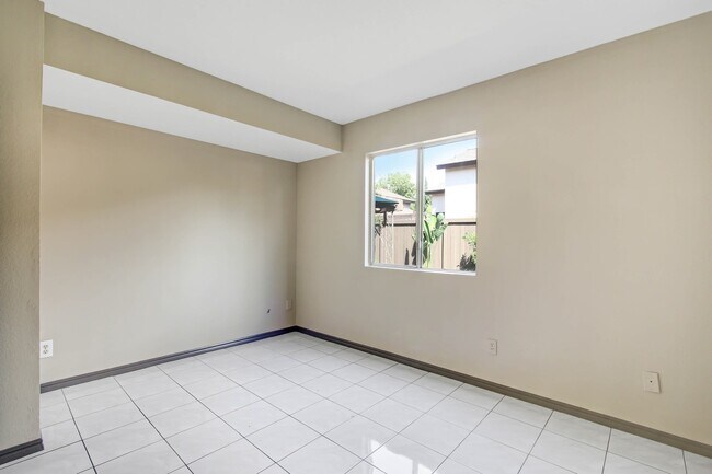 Building Photo - ***Exclusive and Renovated Duarte Townhous...