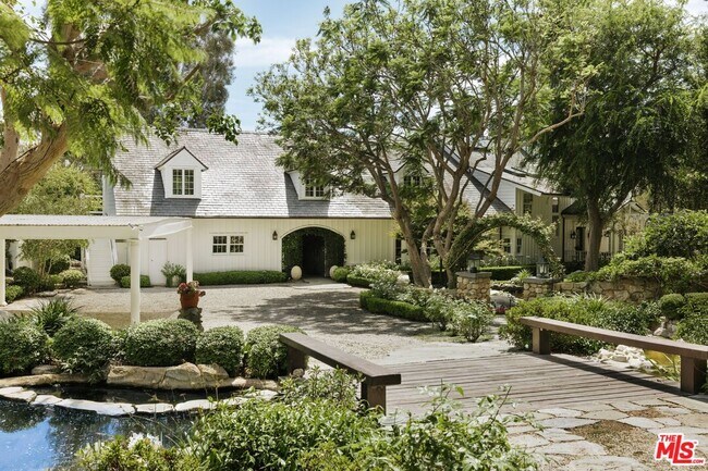 Building Photo - 6825 Zumirez Dr