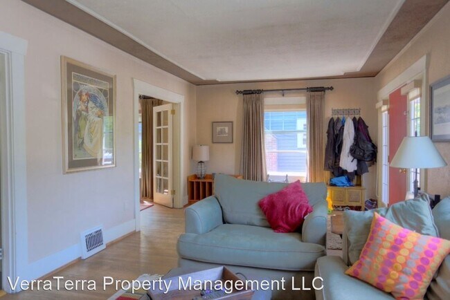 Foto del edificio - 2 br, 1 bath House - 5912 8th Ave NE
