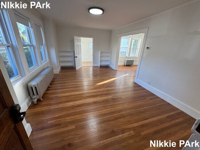 Foto del edificio - Belmont 1 Bed with In Unit Laundry