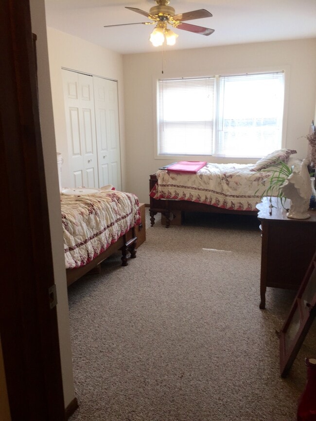 Building Photo - 1331 W 3rd St