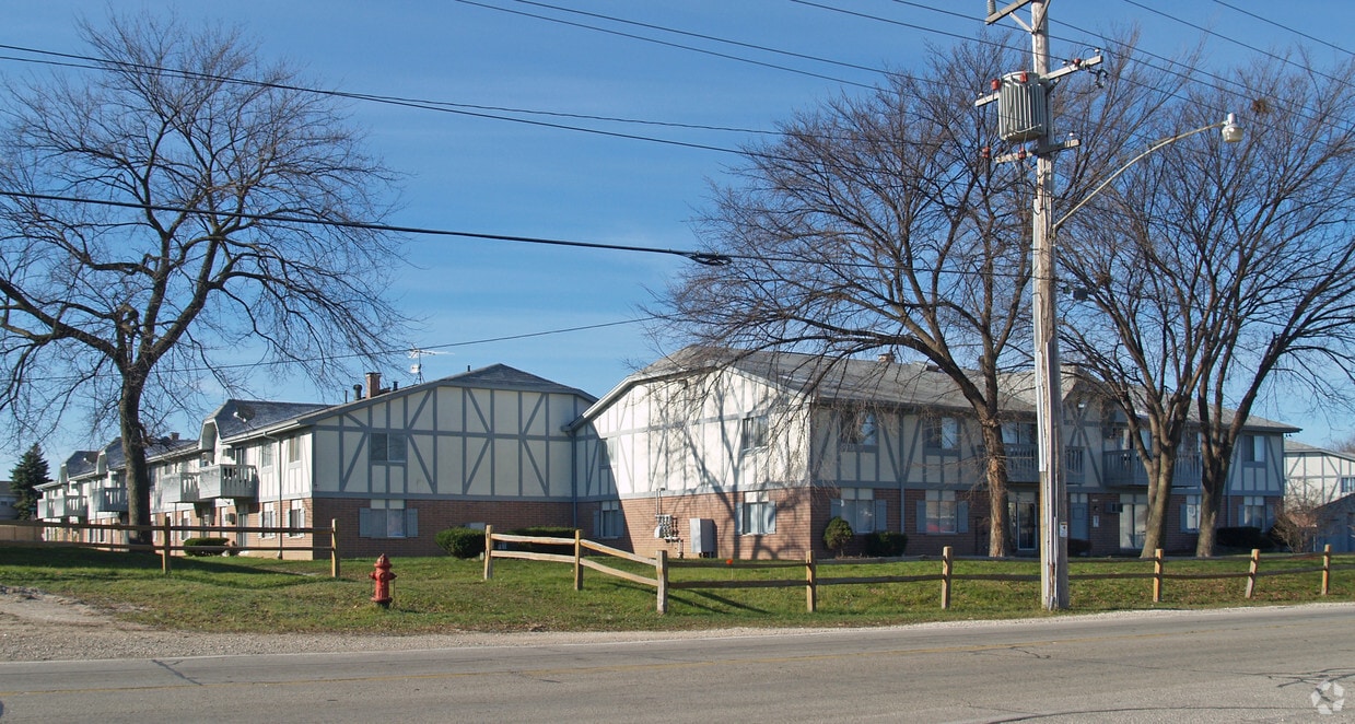 Building Photo - Arbor Gardens