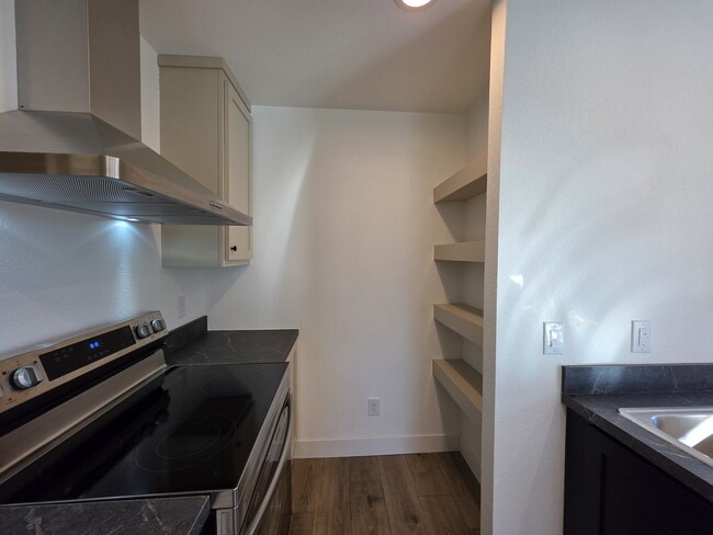 Foto del edificio - 8368 Ridge Dr