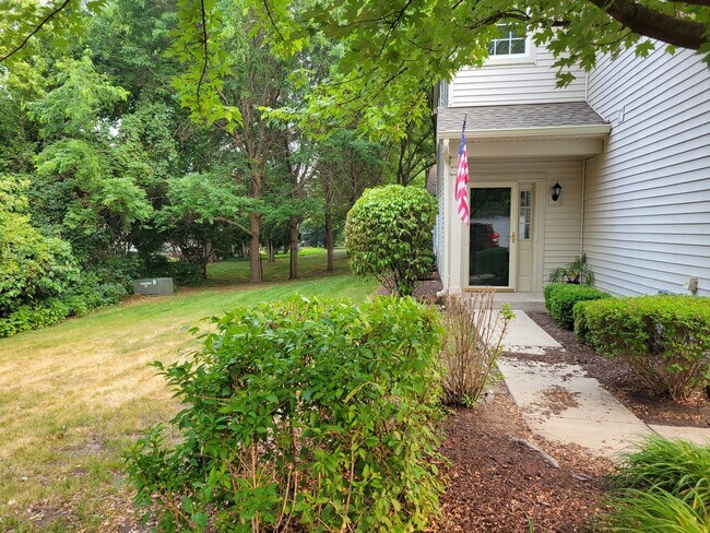 Building Photo - 371 Abington Woods Dr