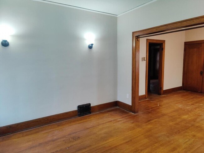 Building Photo - 10 Rockwood Ave