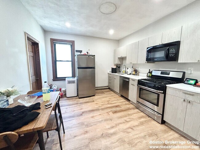 Building Photo - 1562 Tremont St