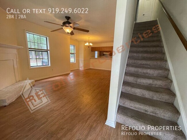 Foto del edificio - Great Location! 2 Bedroom 1.5 Bath 2 Story...