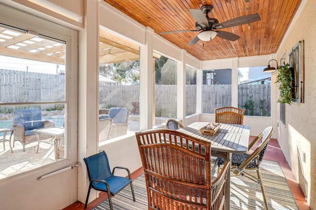 Foto del edificio - 21405 Palm Ave