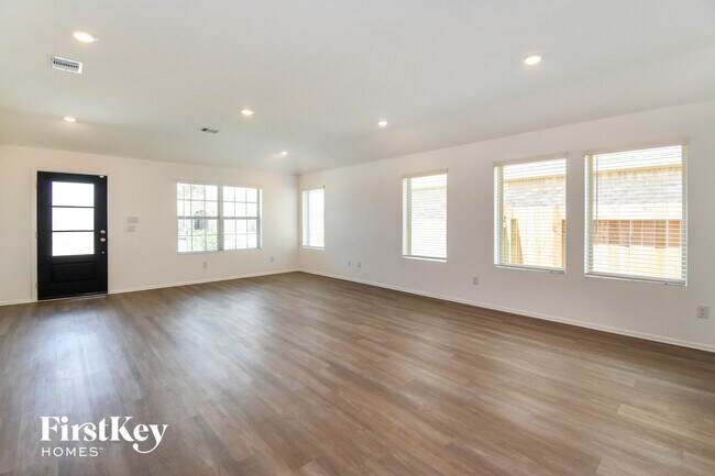 Foto del edificio - 712 Willow Harbor Ln