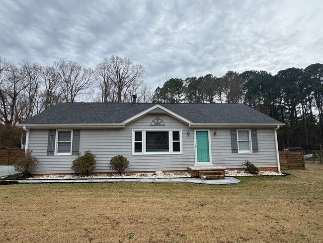 Building Photo - Cozy Home with Upgraded Finishes