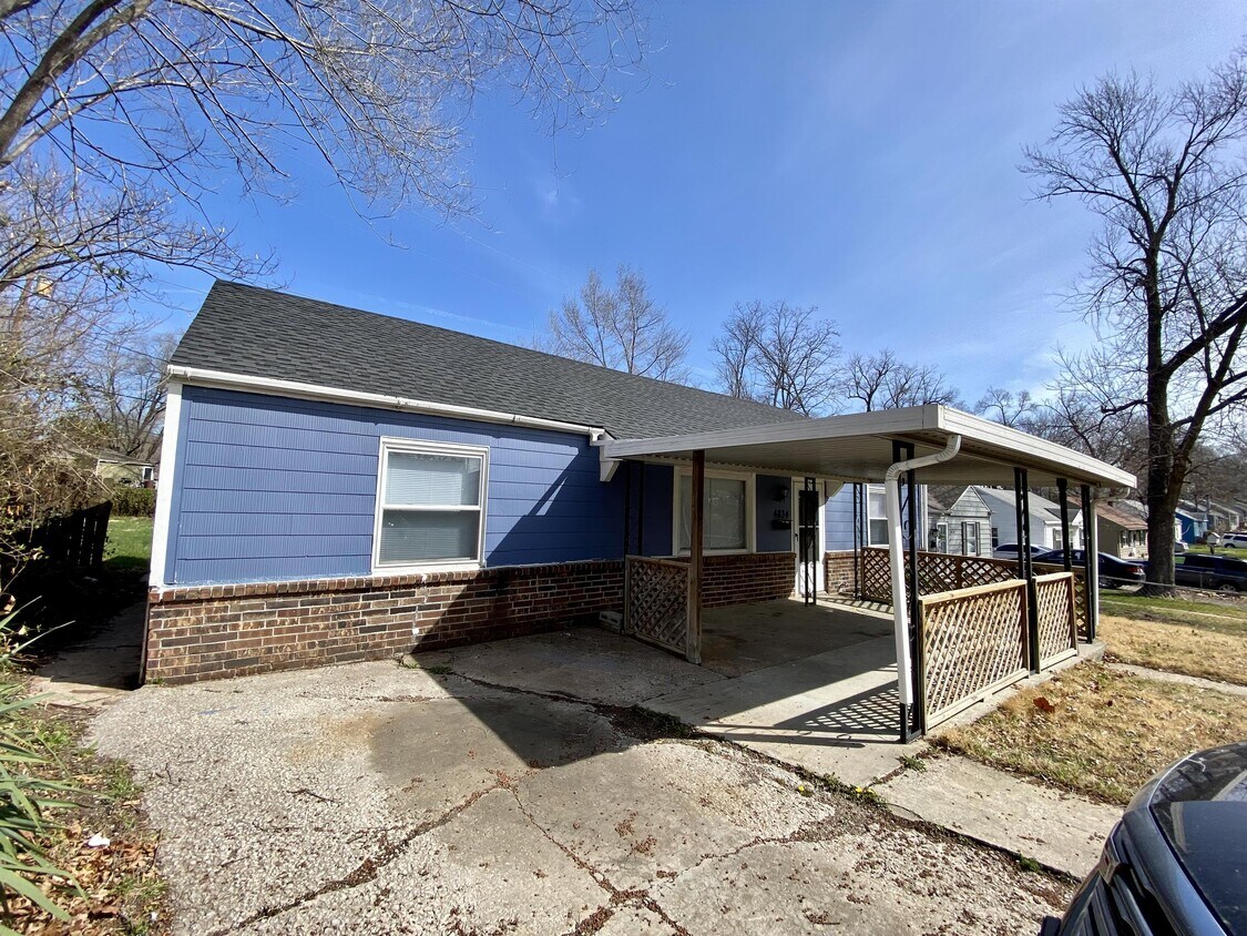 Primary Photo - 4834 Woodend Ave