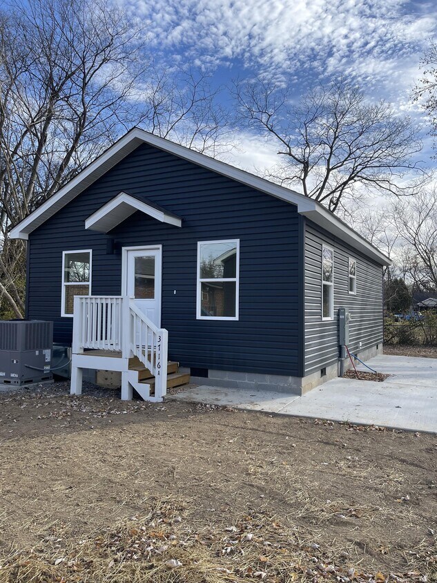 Primary Photo - 3716 Central Ave