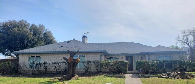 Building Photo - 2304 Meadow Creek Dr
