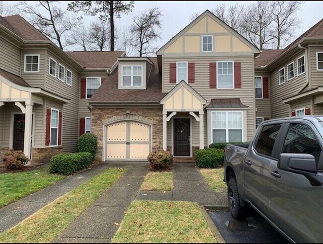 Building Photo - 909 Turtle Pond Ln