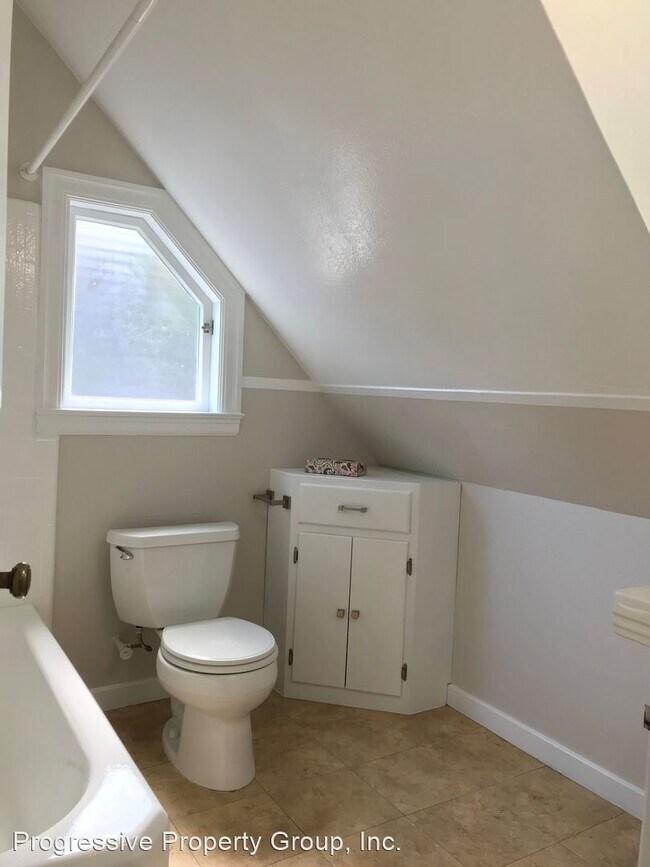 Foto del edificio - 1 br, 1 bath House - 512 Redwood Avenue