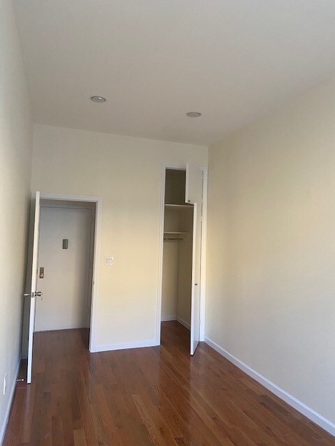 Foto del edificio - 215 2nd Ave