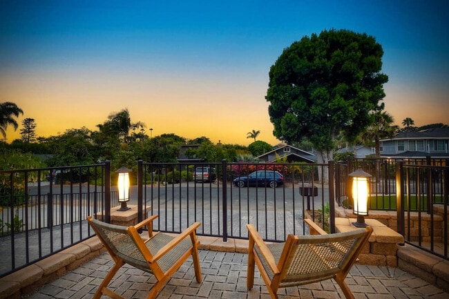 Building Photo - 541 San Dieguito Dr