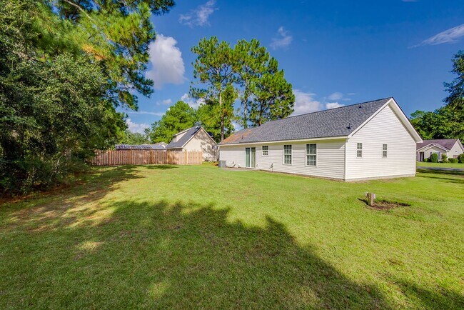 Foto del edificio - Charming 3-Bedroom Home with Garage in Guyton!