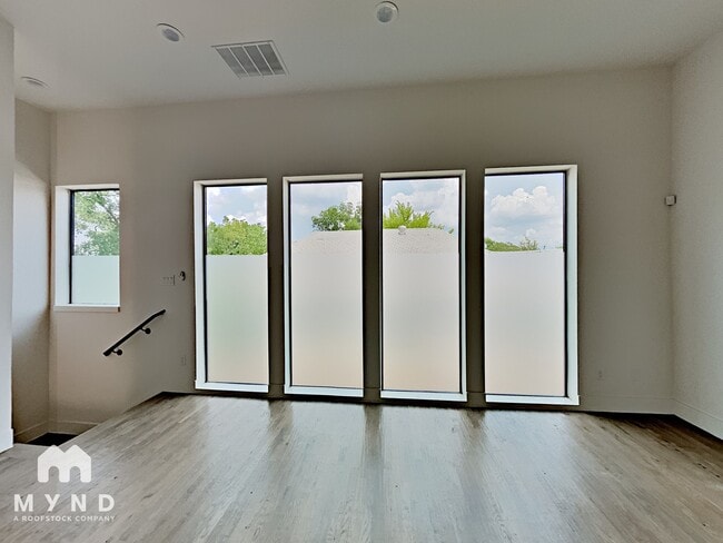 Foto del edificio - 4515 Cabell Dr