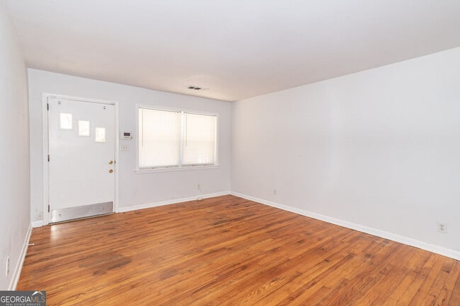 Building Photo - 207 Buchanan Terrace
