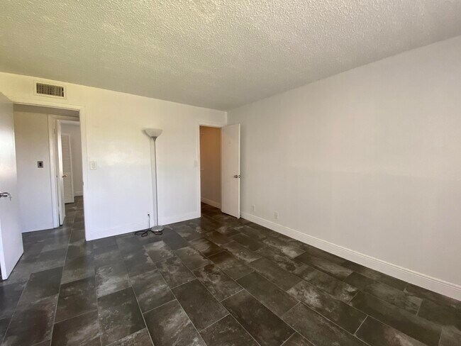 Foto del edificio - 9355 SW 8th St