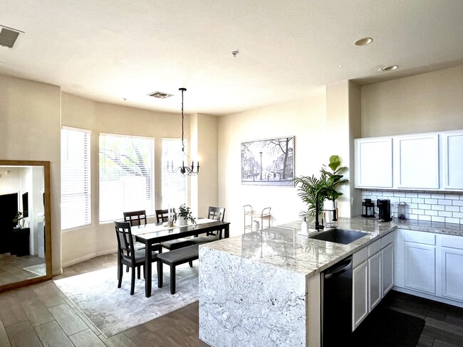 Foto del edificio - 16420 N Thompson Peak Pky